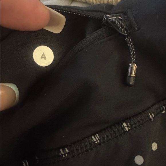LULULEMON black speed reflective polka dot shorts 4 athletic fitness gym - Picture 4 of 5